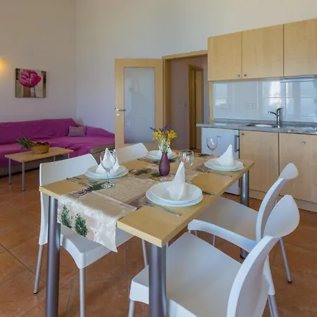 Dakovic Deni Apartmán *